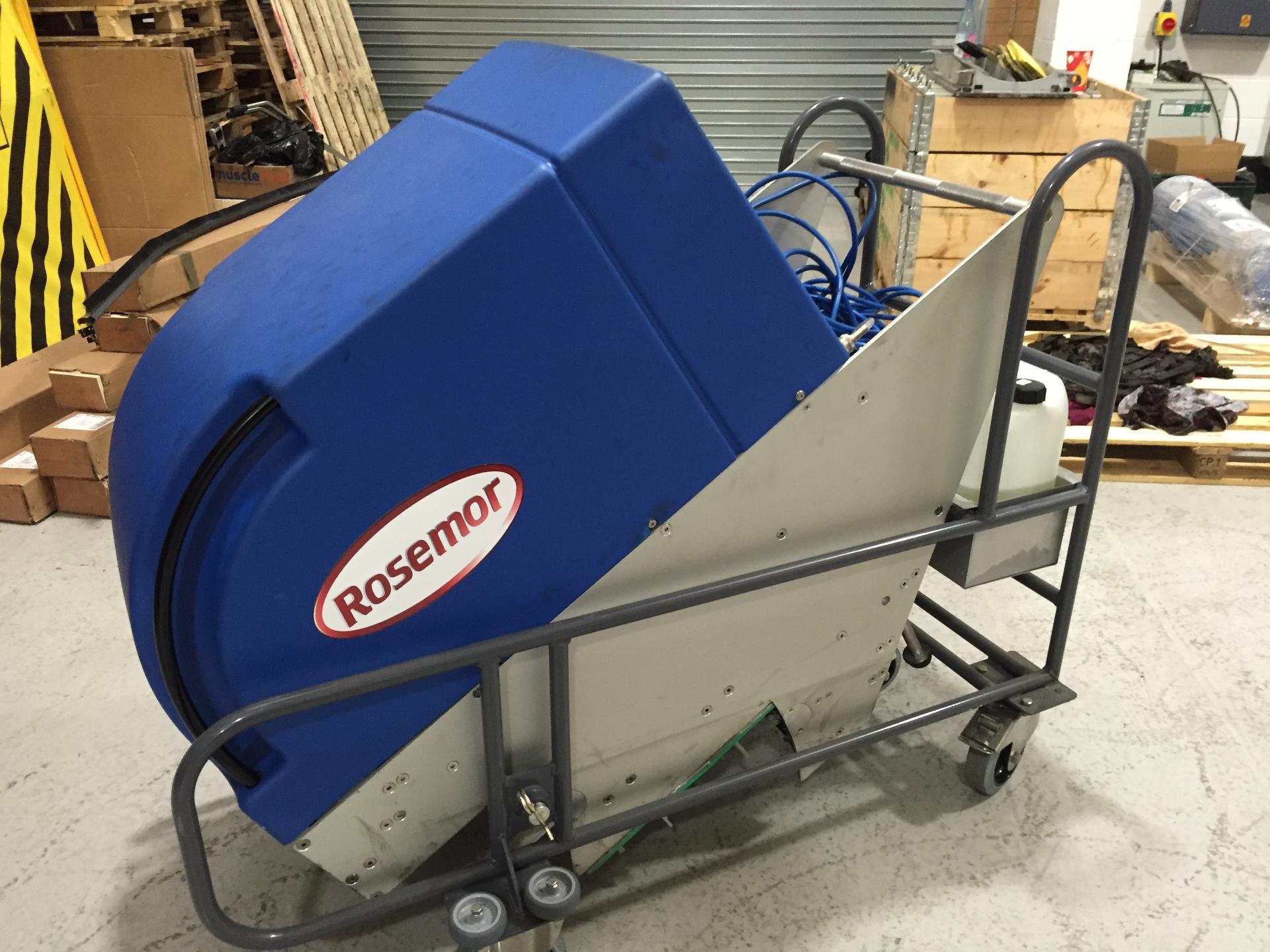 Step or Pallet Cleaning with a Rotary Scrubbing Machine